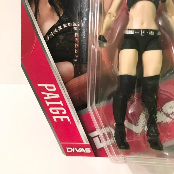 2015 WWE Paige Series 57 Divas Action Figure Mattel Damaged Box - Picture 4 of 16